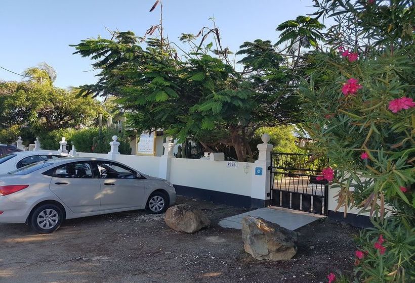 White Beach Apartments Palm Beach