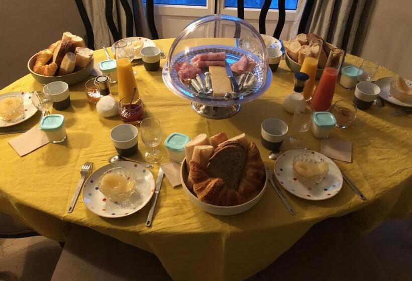 تختخواب و صبحانه So Touquet