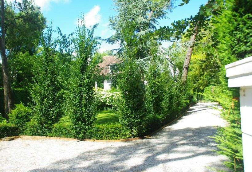 تختخواب و صبحانه So Touquet