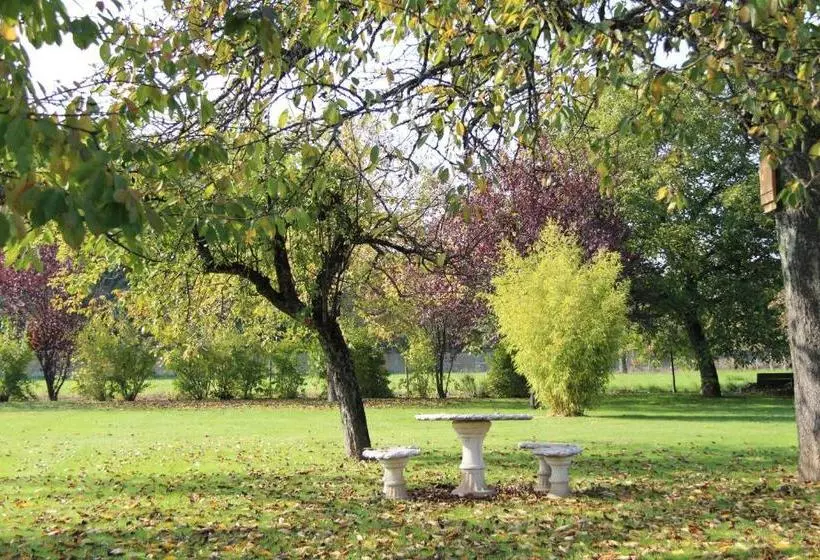 تختخواب و صبحانه Sous Le Figuier