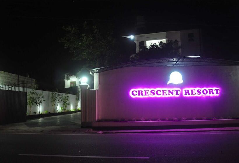 Отель Crescent Resort