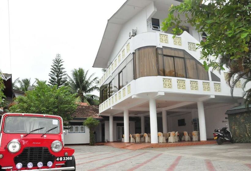 Отель Crescent Resort