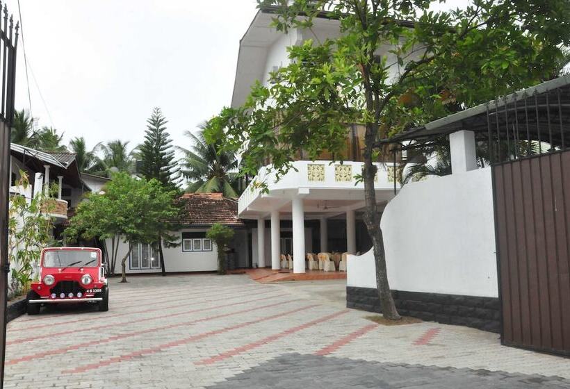 Отель Crescent Resort