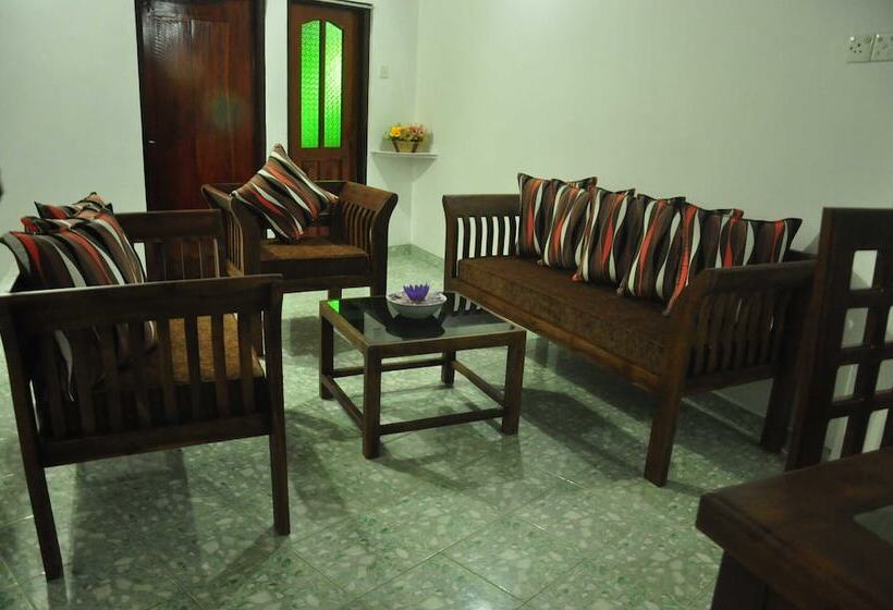 Отель Crescent Resort