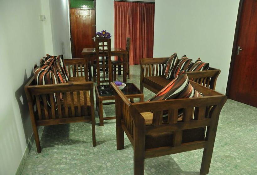 Отель Crescent Resort