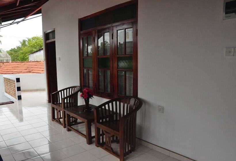 Отель Crescent Resort