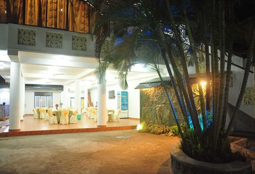 Отель Crescent Resort