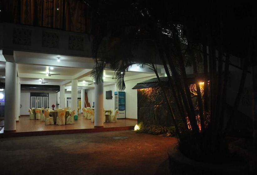 Отель Crescent Resort