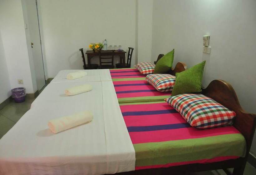 Отель Crescent Resort