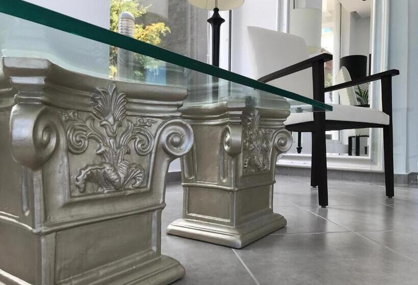 هتل Golden View Residence