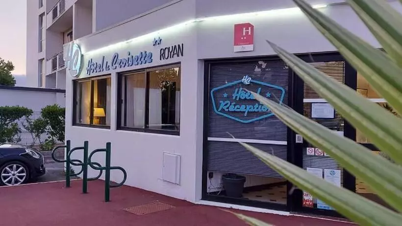 ホテル Hôtel La Croisette & Restaurant Bistrot Gantier En Centre Ville