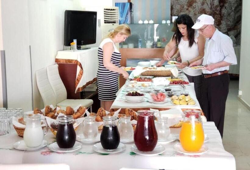 The First Hotel Saranda