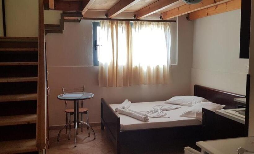 The First Hotel Saranda