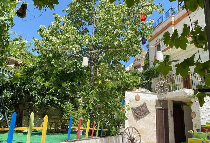 هاستل Unicorn Cave