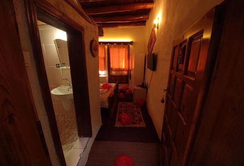 هاستل Unicorn Cave