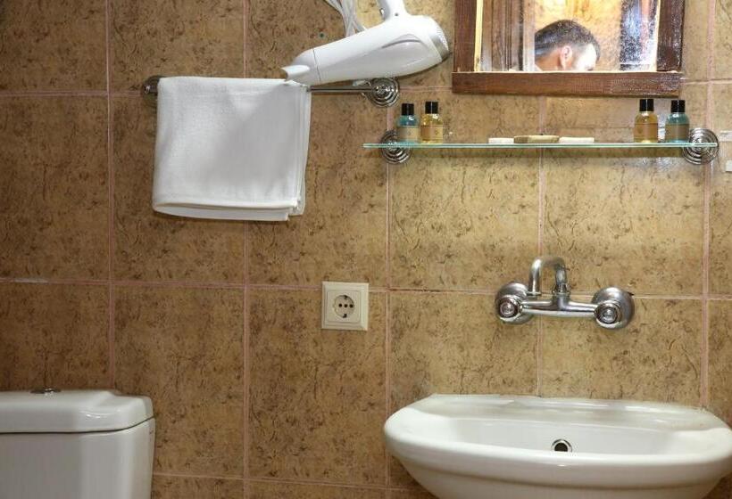 هاستل Unicorn Cave