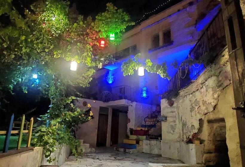 هاستل Unicorn Cave