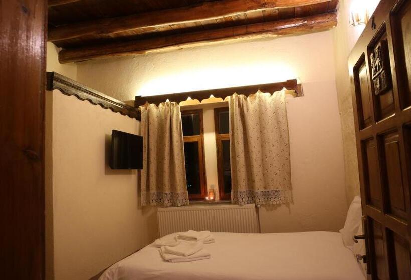 هاستل Unicorn Cave