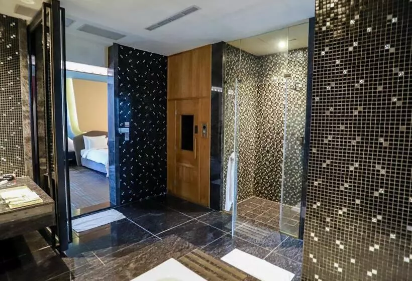 Allur Boutique Motelyilan Branch