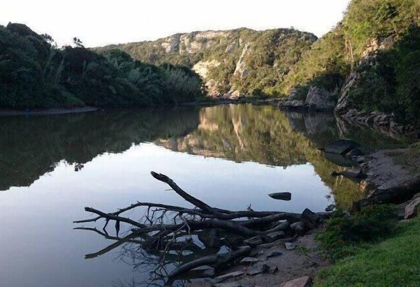 مبيت وإفطار Tidewaters River Lodge