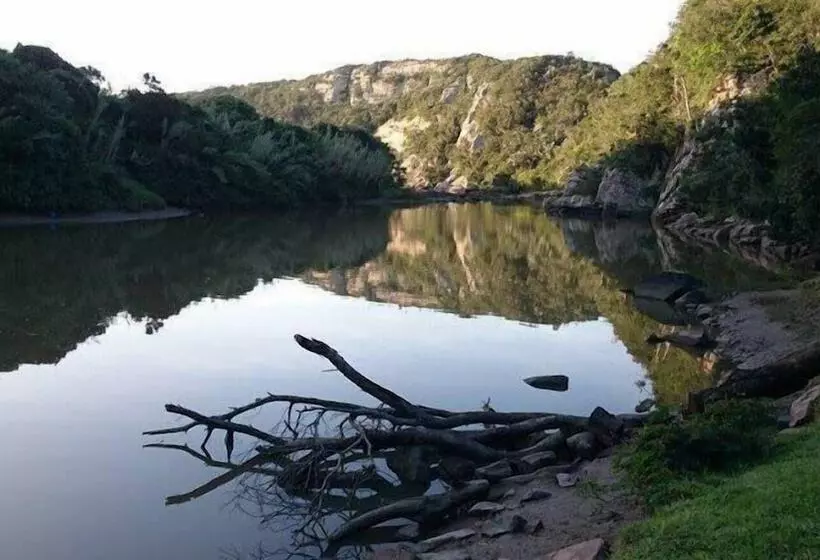 تختخواب و صبحانه Tidewaters River Lodge