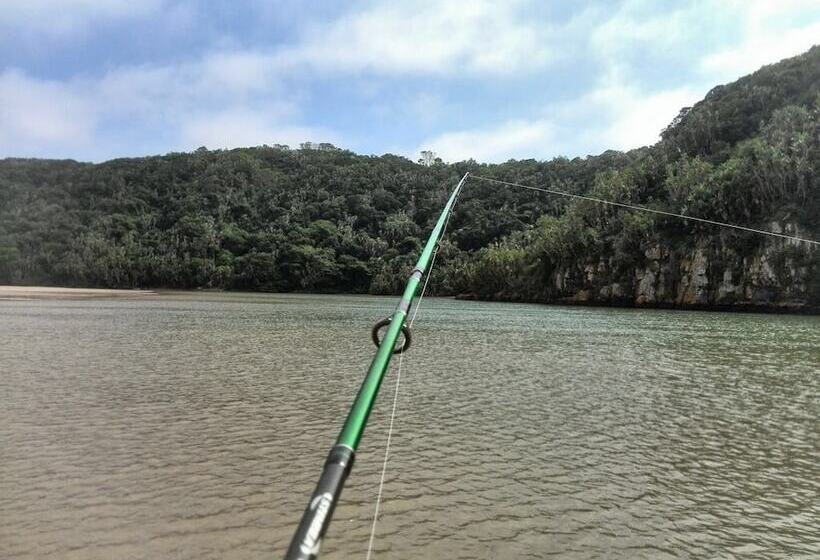 مبيت وإفطار Tidewaters River Lodge