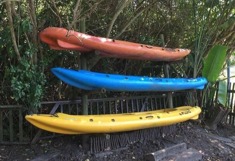 مبيت وإفطار Tidewaters River Lodge