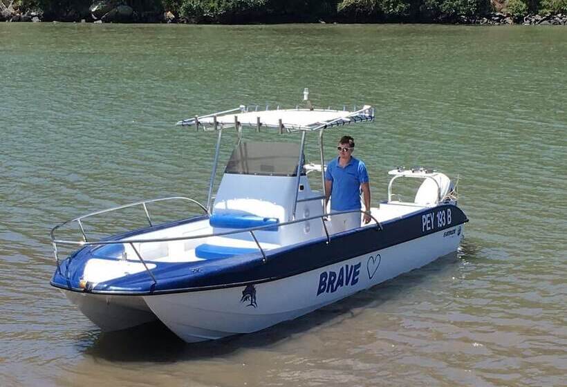 مبيت وإفطار Tidewaters River Lodge