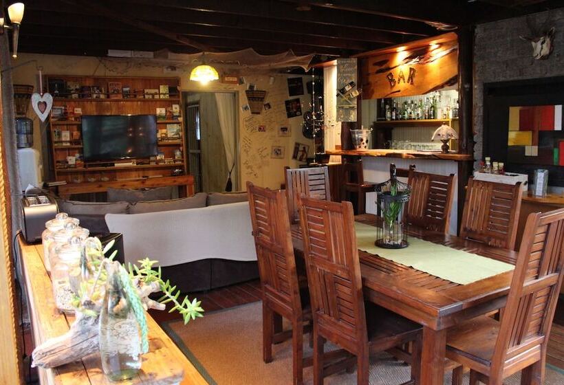 مبيت وإفطار Tidewaters River Lodge