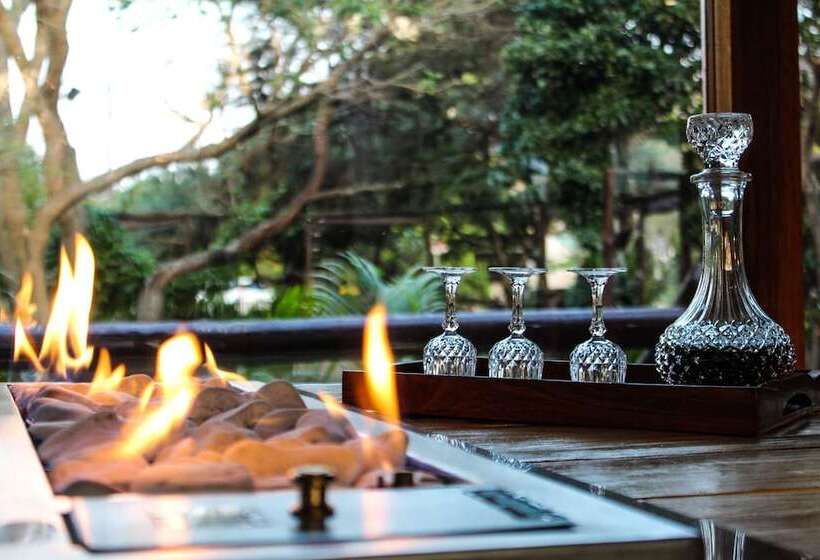 مبيت وإفطار Tidewaters River Lodge