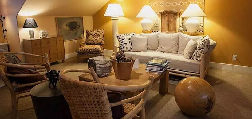 هتل Harmony Ridge Lodge