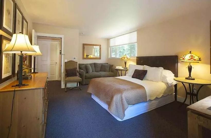 هتل Harmony Ridge Lodge