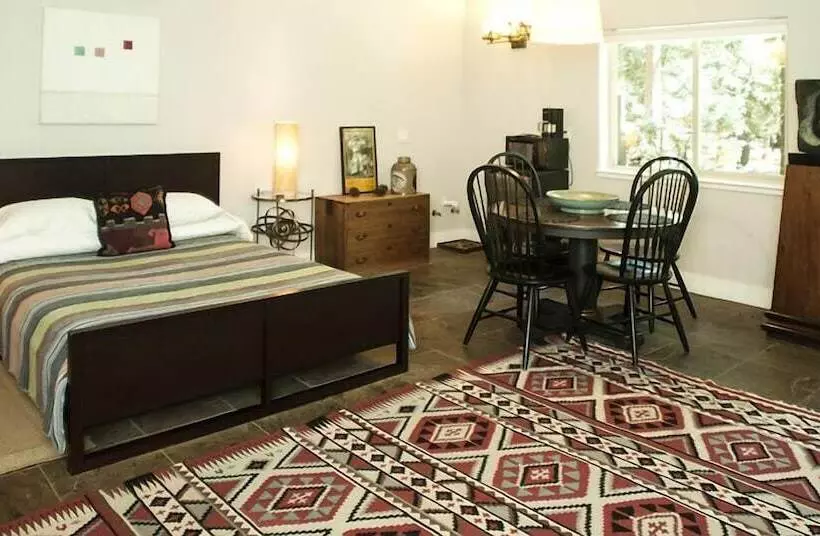 هتل Harmony Ridge Lodge