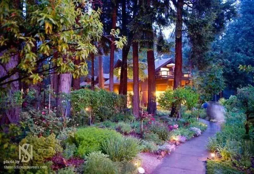 هتل Harmony Ridge Lodge