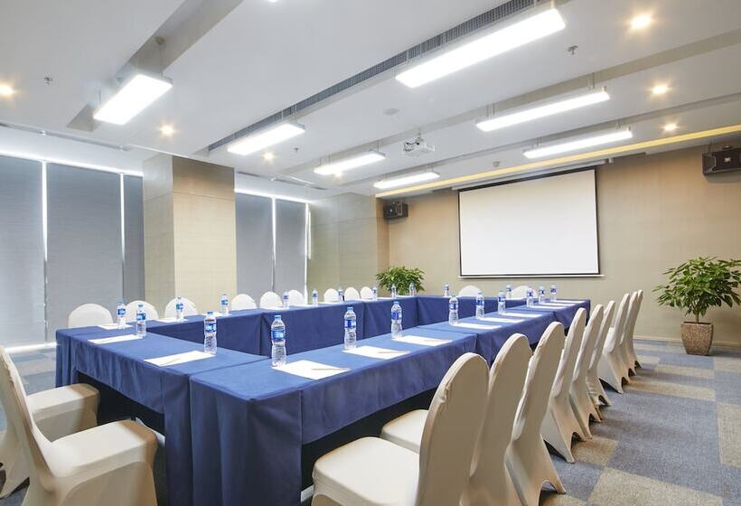 Отель Holiday Inn Express Panjin Downtown, An Ihg