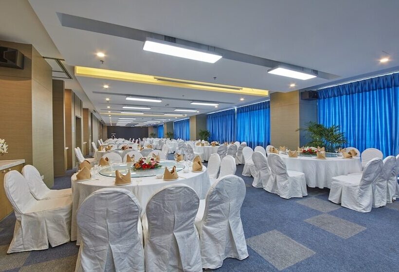 Отель Holiday Inn Express Panjin Downtown, An Ihg