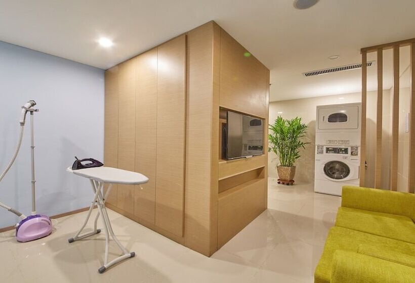 Отель Holiday Inn Express Panjin Downtown, An Ihg