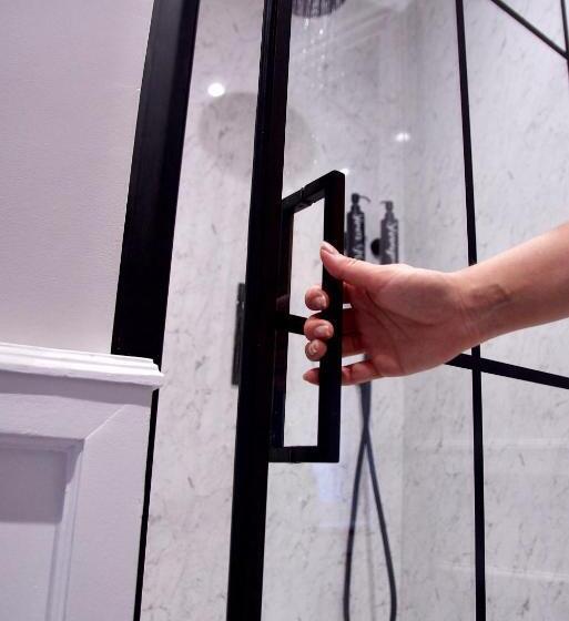 Отель J.d.young