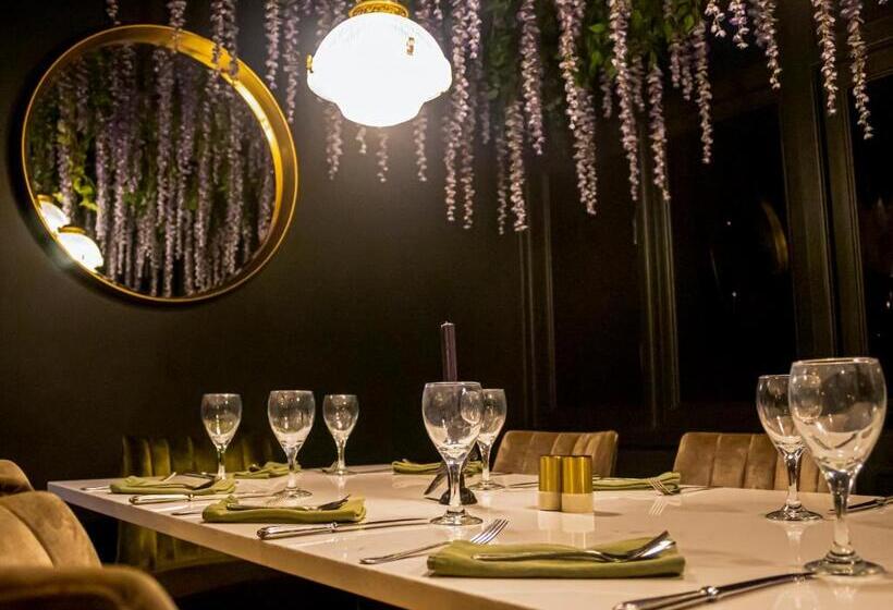 Отель J.d.young