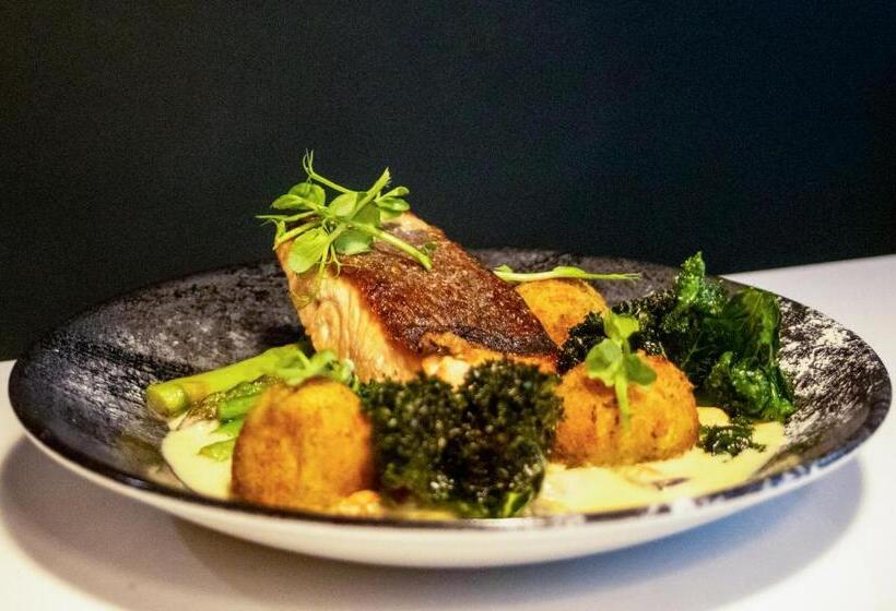 Отель J.d.young