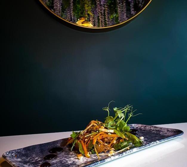 Отель J.d.young