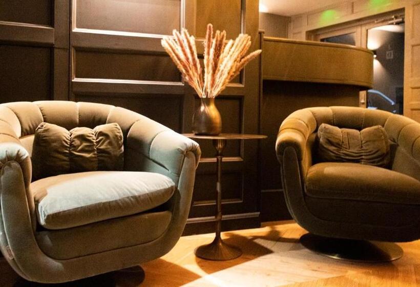 Отель J.d.young