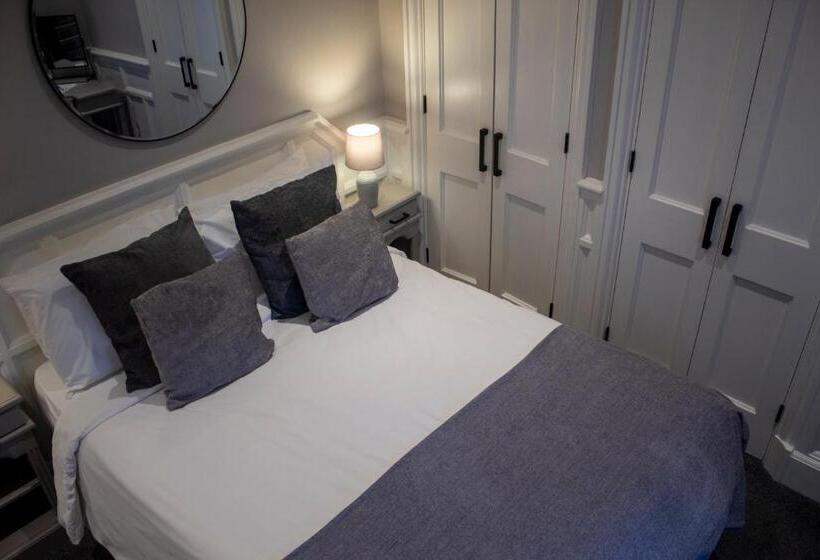 Отель J.d.young