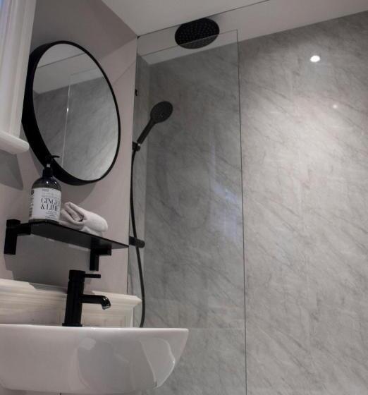 Отель J.d.young