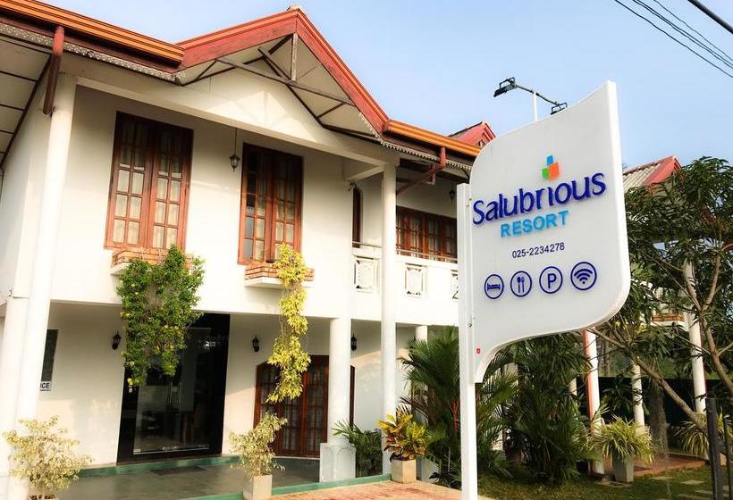 فندق Salubrious Resort