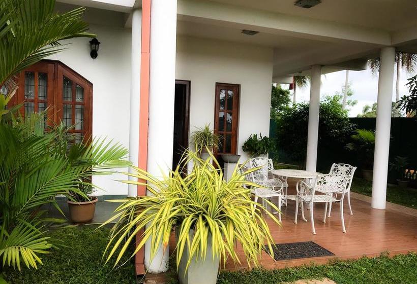 فندق Salubrious Resort