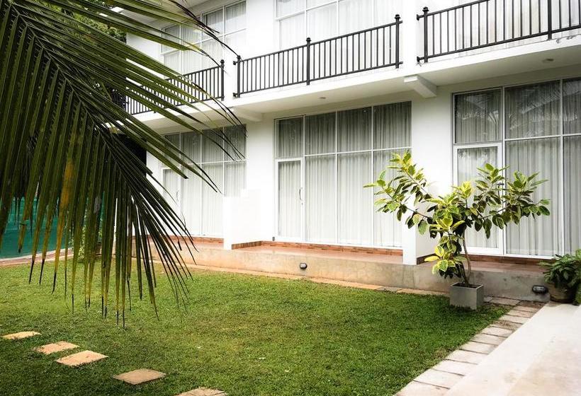 فندق Salubrious Resort