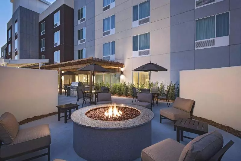 Hotelli Towneplace Suites By Marriott Lakeland