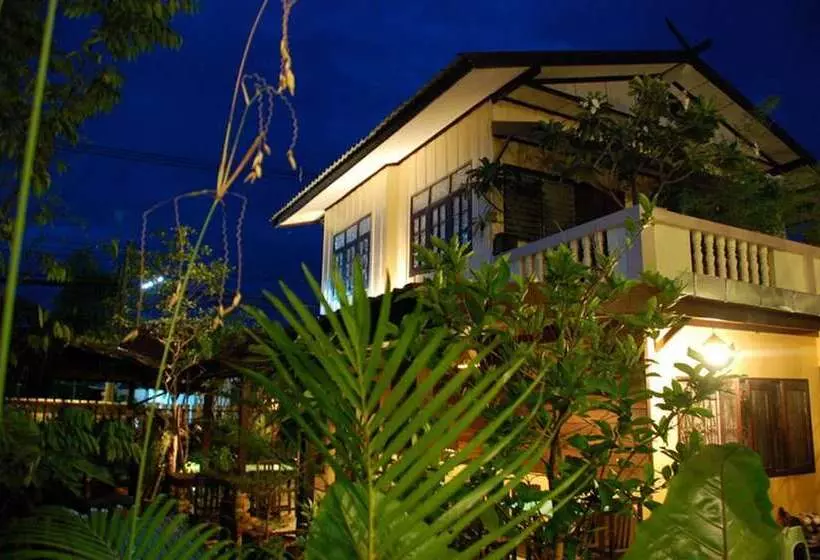 ペンション The Outside Inn