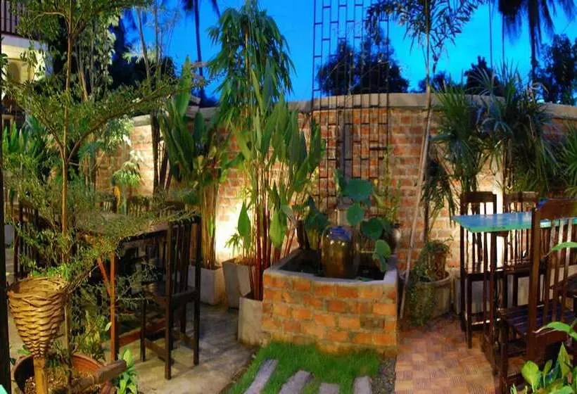 ペンション The Outside Inn